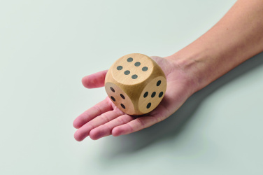 Logotrade Werbegeschenke das Foto: Spielwürfel Schima-Holz Ø 5cm