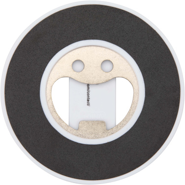 Logotrade Geschäftsgeschenke das Foto: Ain Magnetische Smartphonehalterung  aus recyceltem Kunststoff mit Flaschenöffner 