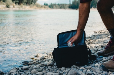 Logo trade business gift photo of: Swiss Peak AWARE™ 1200D deluxe 8 can cooler bag