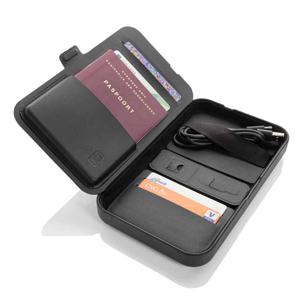 Logo trade corporate gifts picture of: Swiss Peak RCS recycled travel case with 3 in 1 charger
