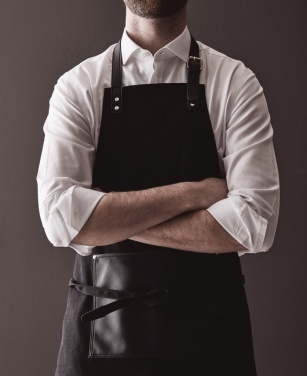 Logotrade ärikingi foto: VINGA Casbas purjeriidest põll