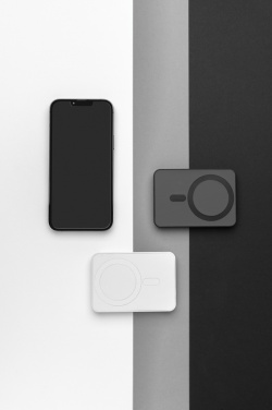 Logotrade reklaamtoote foto: Magnetix RCS taaskasutatud plastist 5000 mah magnetjõupank