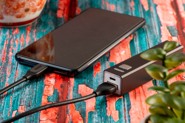 Logotrade firmakingitused pilt: Metallist akupank PORT HOPE 2200mAh