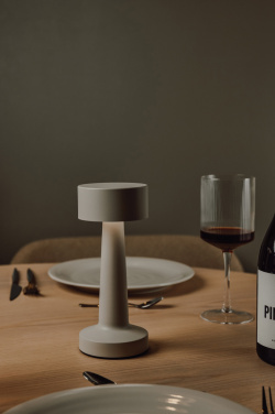 Logotrade firmakingid pilt: VINGA Maris RCS metallist ja taaskasutatud ABS-ist laualamp