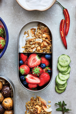 Logo trade reklaamtooted foto: Black+Blum roostevabast terasest toidukarp