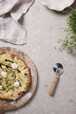 Logotrade mainoslahjat kuva: VINGA Paso-pizzaleikkuri