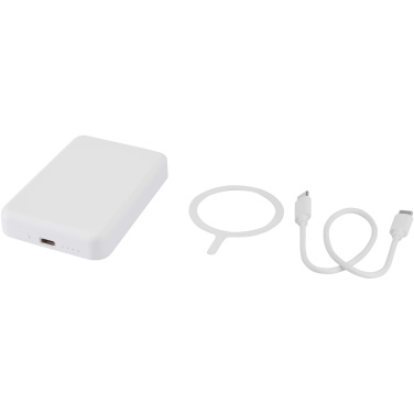 Logotrade mainostuotet kuva: Acrab 5 000 mAh:n ja 15 W:n magneettinen langaton varavirtalähde, jossa 20 W:n PD – valmistettu kierrätetystä muovista