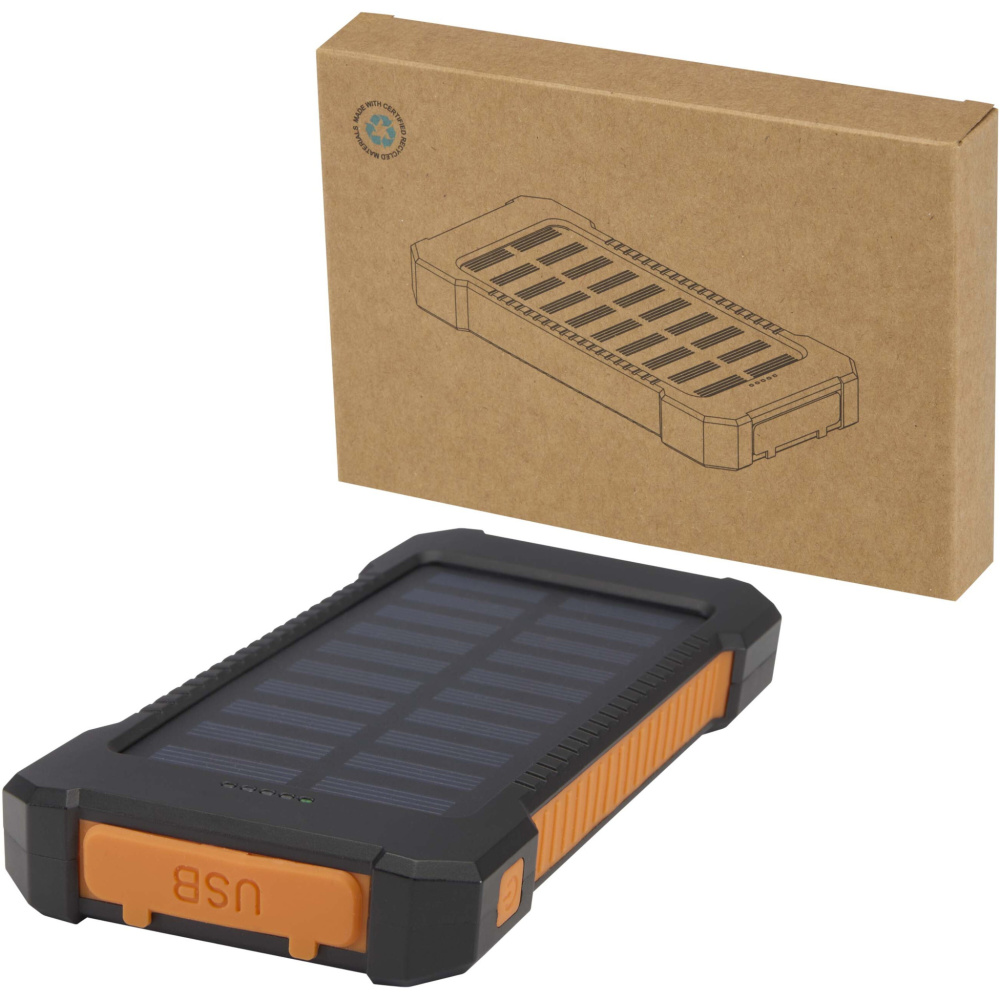 Logo trade liikelahjat mainoslahjat kuva: Altair 5 000 mAh:n ja 10 W:n kierrätysmuovista valmistettu kestävä aurinkoenergialla toimiva varavirtalähde, jossa on sisäänrakennettu taskulamppu