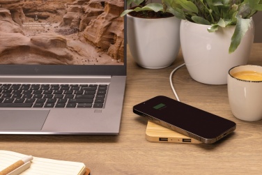 Logotrade dāvanas foto: Bambusa 10W bezvadu lādētājs ar USB