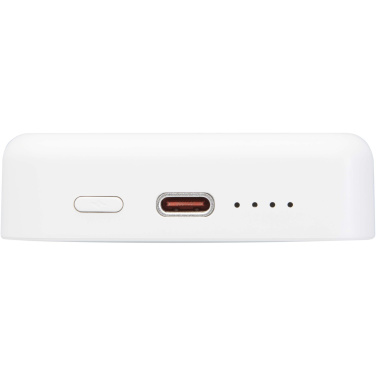 Logotrade ziemassvētku dāvanas foto: Acrab 10.000 mAh 15W magnētiskā bezvadu pārnēsājamā uzlādes ierīce ar 20W PD - izgatavota no pārstrādātas plastmasas