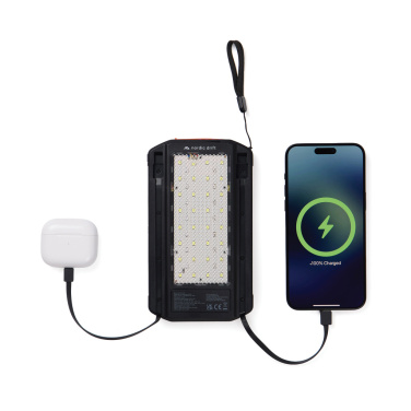Logotrade ziemassvētku dāvanas foto: Nordic Drift Titan 10.000mAh saules enerģijas lādētājs ar 3 paneļiem
