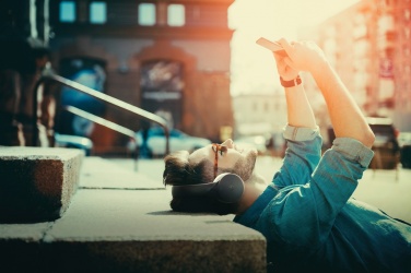 Лого трейд бизнес-подарки фото: Беспроводные полноразмерные наушники Motorola MOTO XT500