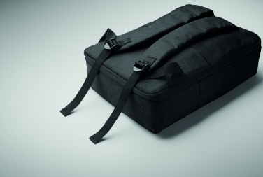 Logotrade presentreklam bild: En säker 15-tums laptopryggsäck tillverkad av 300D RPET med 210D RPET-foder och anpassningsbar tryckning.
