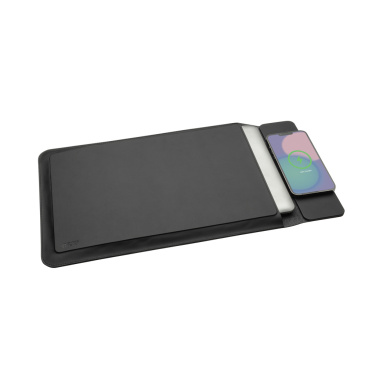 Logotrade kampanjprodukter bild: Swiss Peak 15W magnetiskt laddningsfodral för laptop 14-15,6