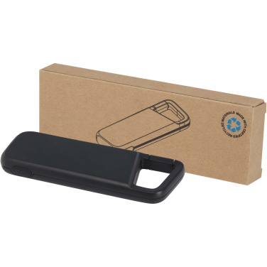 Logotrade presentreklam bild: Alkes 5 000 mAh 12 W vattenbeständig powerbank av återvunnen plast med karbinhake