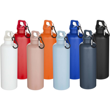 Logotrade profilreklam bild: Oregon 750 ml vattenflaska av återvunnen RCS-plast med karbinhake
